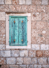 Fototapeta na wymiar Old vintage window on brick wall 