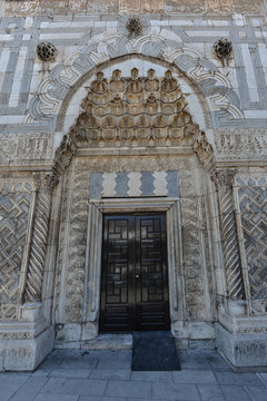 Ta&ccedil; kapı