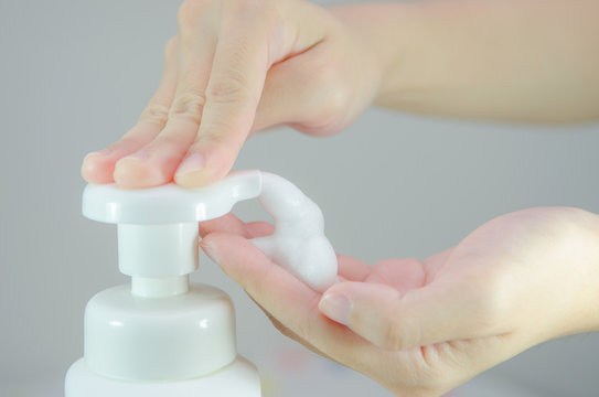 Putting whip foam soap on the hand