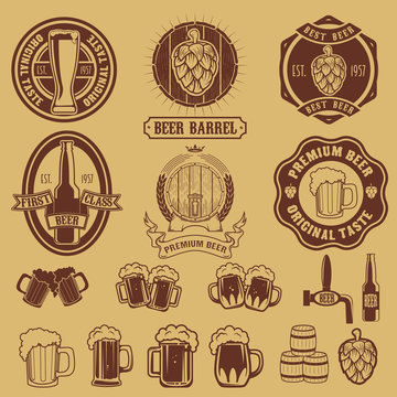 Set of labels templates with beer mug. Beer emblems. Bar. Pub. D