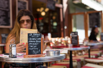 Let's eat in Paris!
