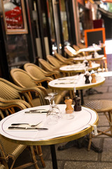 Let's eat in Paris!