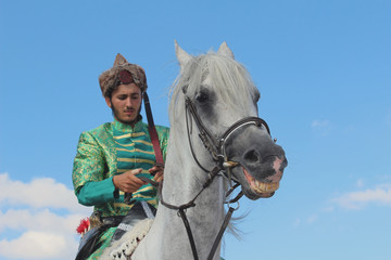 Geleneksel Atlı Okçuluk