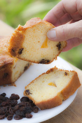 Cake with peach and dried grape