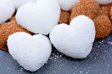 Obraz premium Many sugar heart on slate table