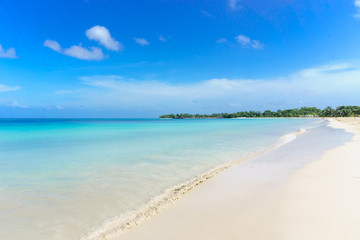 Fototapeta na wymiar caribbean beach sea view on sunny day