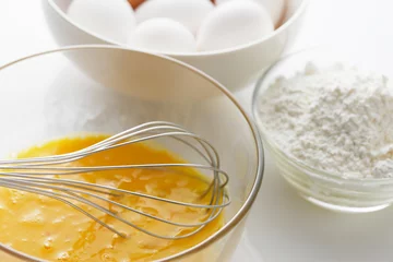 Abwaschbare Fototapete かき混ぜる卵  © sakura