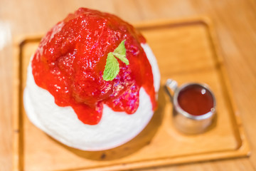 Korean dessert : Bing Su with Strawberry .