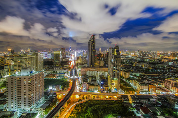 Fototapeta na wymiar View Bangkok city tour assistance at sunset