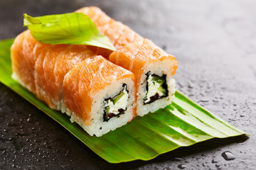 Salmon Sushi Roll