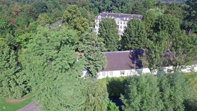 Luftaufnahme des historischen Schloss Morsbroich, Leverkusen, Deutschalnd