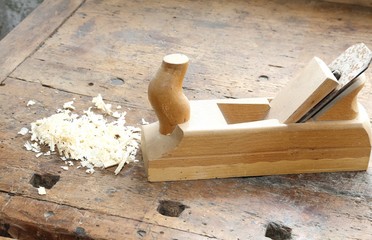 Planer with sawdust on the Workbench