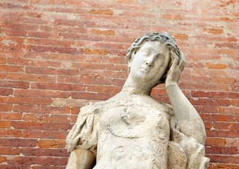 humor ancient statue with headache