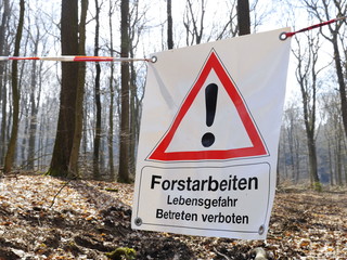 Gefahrenschild-Forstarbeiten, Betreten verboten