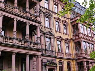 Fototapeta na wymiar Historische Stadtvillen, Stilvolle alte Villen in Wiesbaden