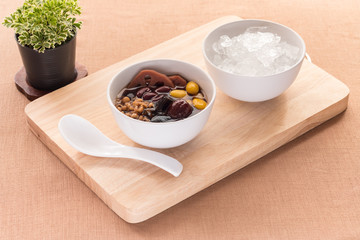 Cold assorted beans in syrup Chinese traditional.