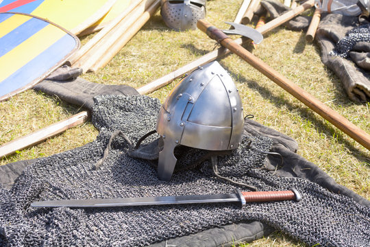 12th Century knights weapons of war