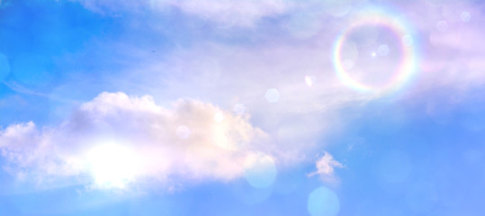 Naklejka na ściany i meble Wolken in der Mittagshitze - Hintergrund Himmel