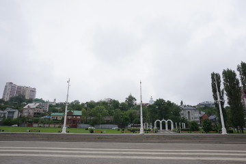 Fototapeta na wymiar Вид на склон центра города Воронежа со стороны Адмиралтейской площади.