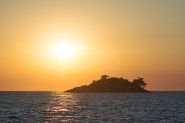 Naklejka na ściany i meble golden sunset with an island