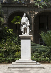 Obraz premium Kuba, Havanna - Vieja, Plaza de Armas, Statue des Königs Ferdinand VII