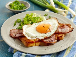 toasted bread, bacon and fried egg