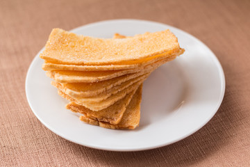 Sliced crispy bread in white ceramic dish.