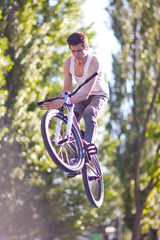 Naklejka premium Boy on bike make the barspin trick