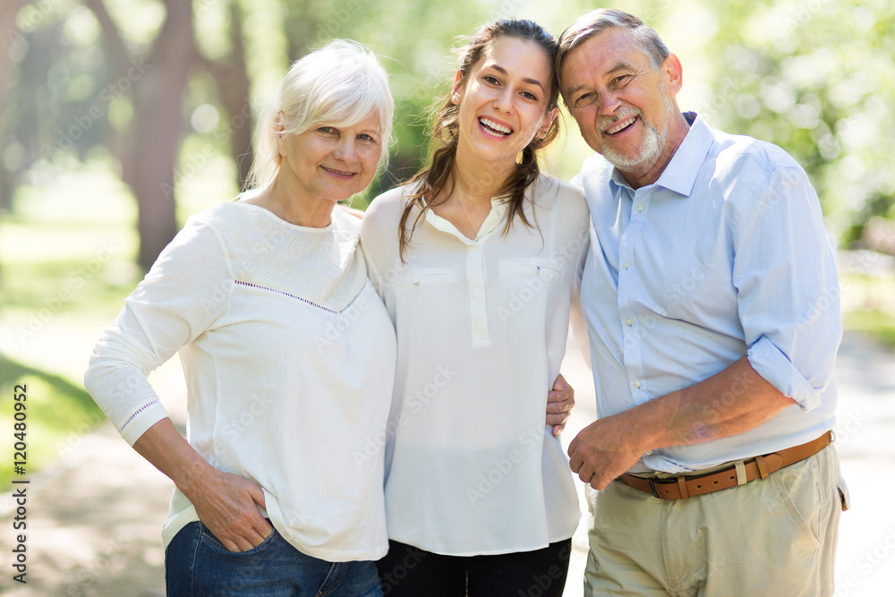 Poster senior couple with daughter in the park