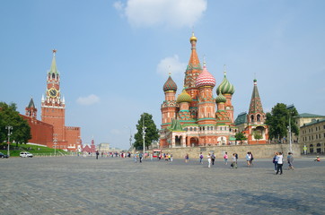 Obraz premium Moscow, Russia - July 27, 2016: View of the Kremlin and St. Basil's Cathedral