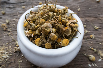Fine dried chamomile