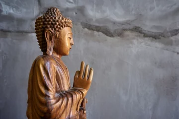 Crédence de cuisine en verre imprimé Bouddha Statue de bouddha en bois