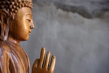 Crédence de cuisine en verre imprimé Bouddha Statue de bouddha en bois