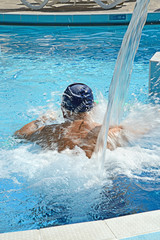 Idromassaggio in piscina termale