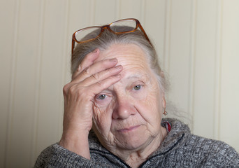 Portrait of elderly woman in glasses