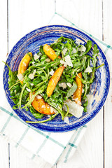 Vegetarian gourmet salad with arugula and peaches