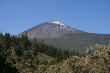 Landschaft mit Teide schneebedeckt - Teneriffa