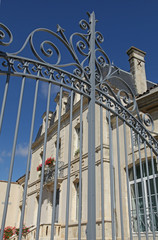 Obraz premium Portail en fer forgé d'une mairie
