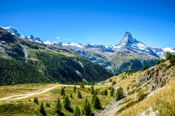 Foto op Plexiglas Matterhorn Matterhorn - klein dorp met huizen in het prachtige landschap van Zermatt, Zwitserland
