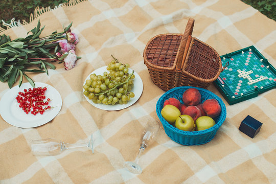 The fruit on the blanket