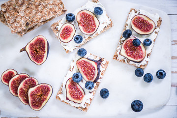 Healthy bruch with figs and crispy bread