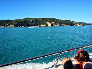 costa pugliese vista dalla barca