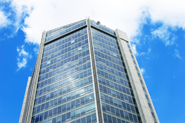 Obraz premium High skyscraper with glass windows