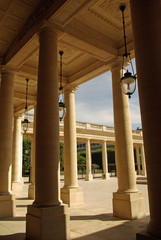 Galerie à colonnes au Palais Royal à Paris, France © JFBRUNEAU