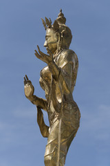 Obraz premium A golden statue of Buddha.