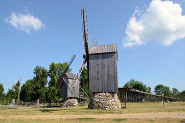 Fototapeta na wymiar Windmühlen von Angla / Saaremaa 