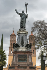 Fototapeta na wymiar Church and the Statue of Hidalgo, Centro, Dolores Hidalgo, Guana