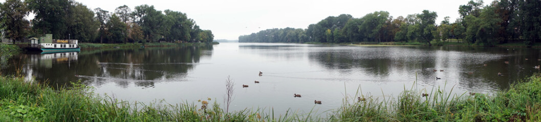 Obraz na płótnie Canvas Panorama of lake