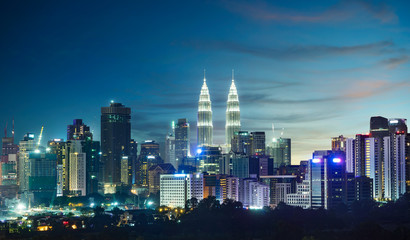 Fototapeta na wymiar Kuala Lumpur skyline at night