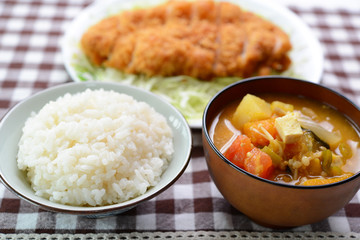 おいしそうな豚カツ定食